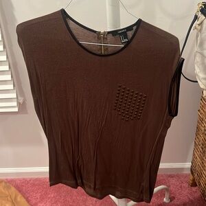 Sleeveless T shirt with studs